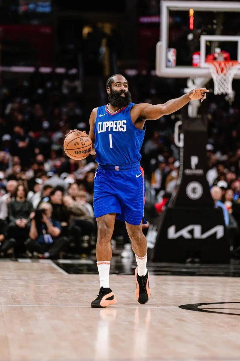 关于快船主帅因战术失误受到批评，需承担连败责任的信息