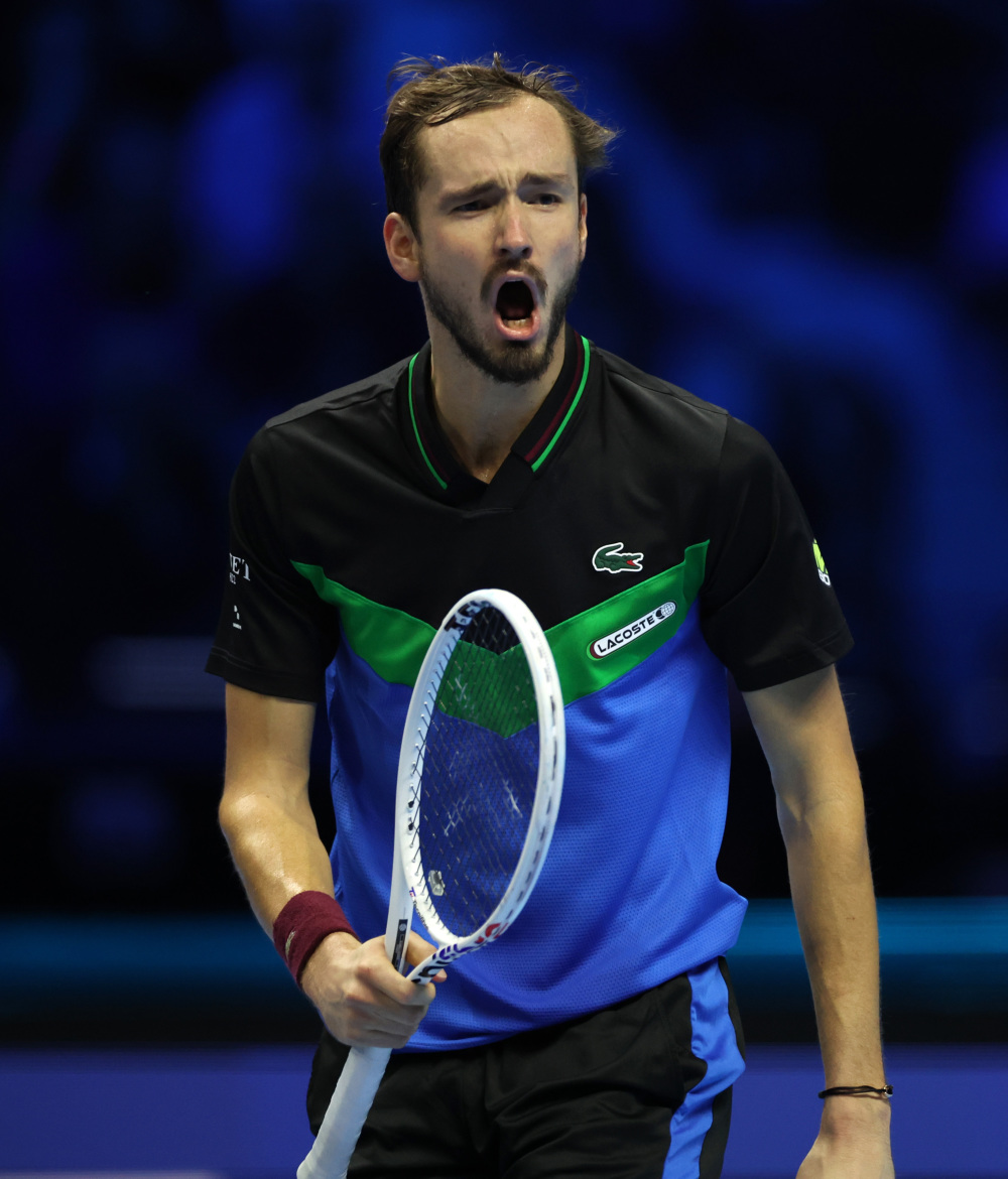 包含英国网球队鏖战德国网球队，梅德韦杰夫爆发神勇的词条