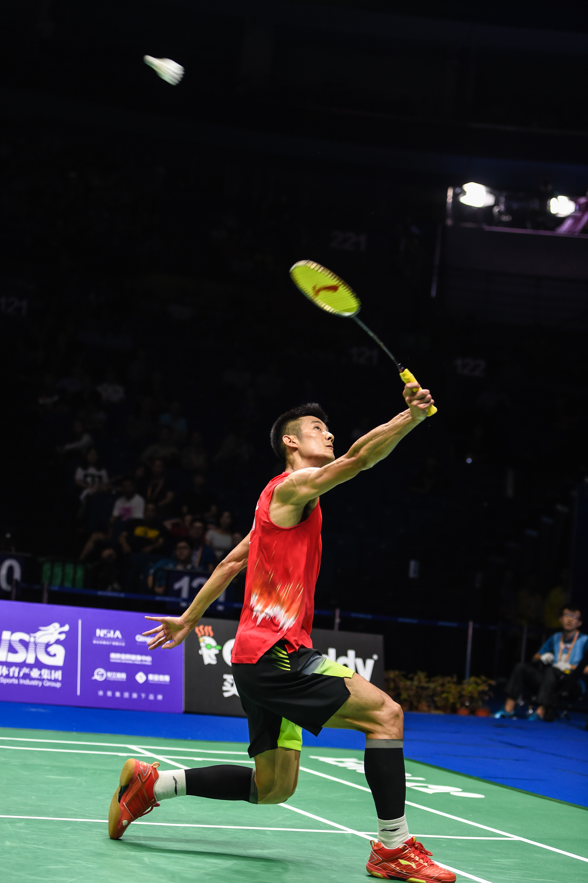 法国羽毛球队鏖战中国羽毛球队，谌龙送出助攻