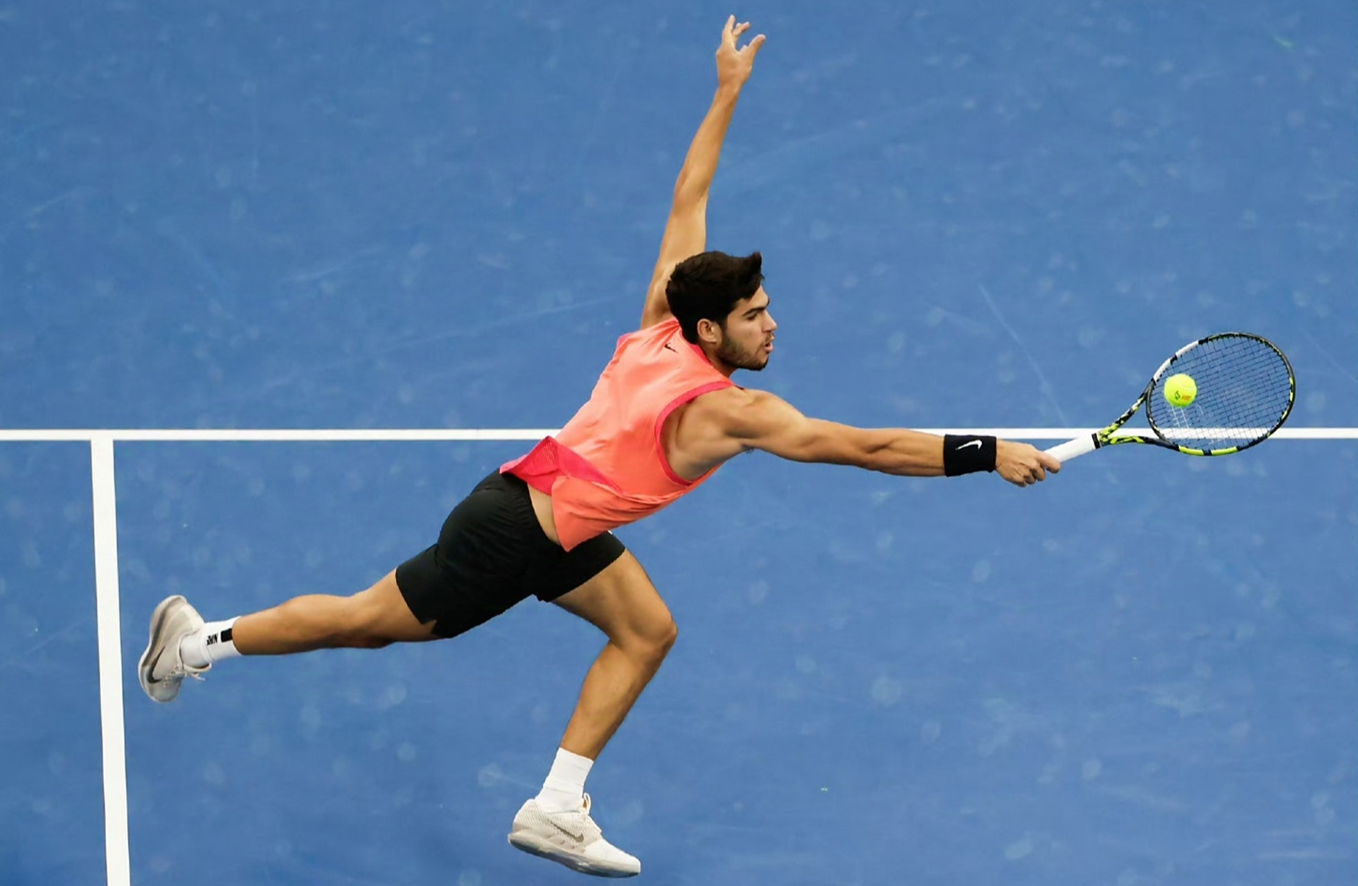 关于世界网球队鏖战西班牙网球队，阿尔卡拉斯打破历史纪录的信息