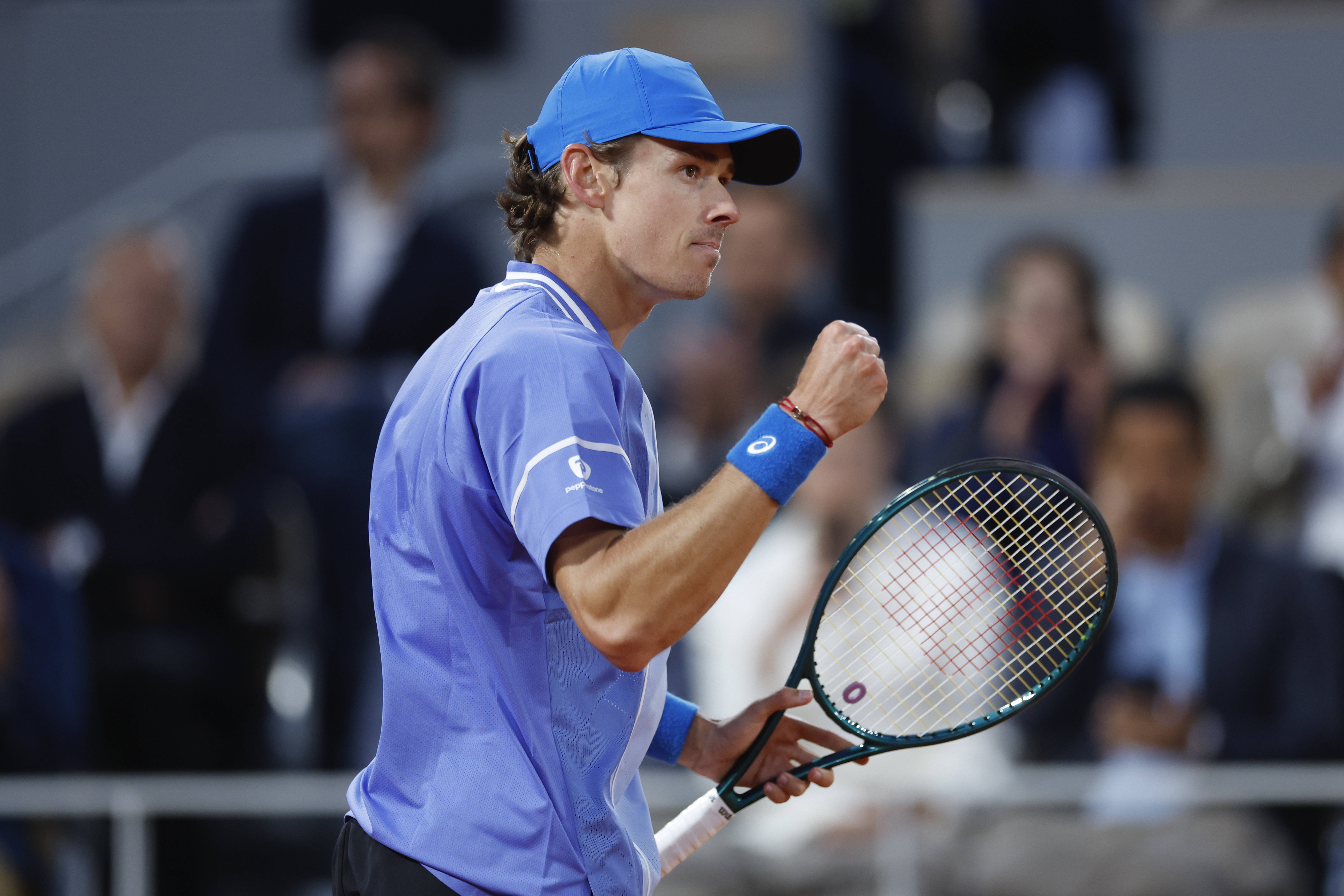 关于戴维斯杯逆转法网，兹维列夫关键制胜的信息