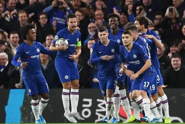 切尔西战胜阿贾克斯，力保小组第一