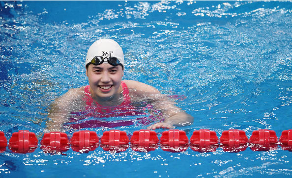 日本游泳选手创下新纪录,夺得冠军 日本游泳选手创下新纪录,夺得冠军