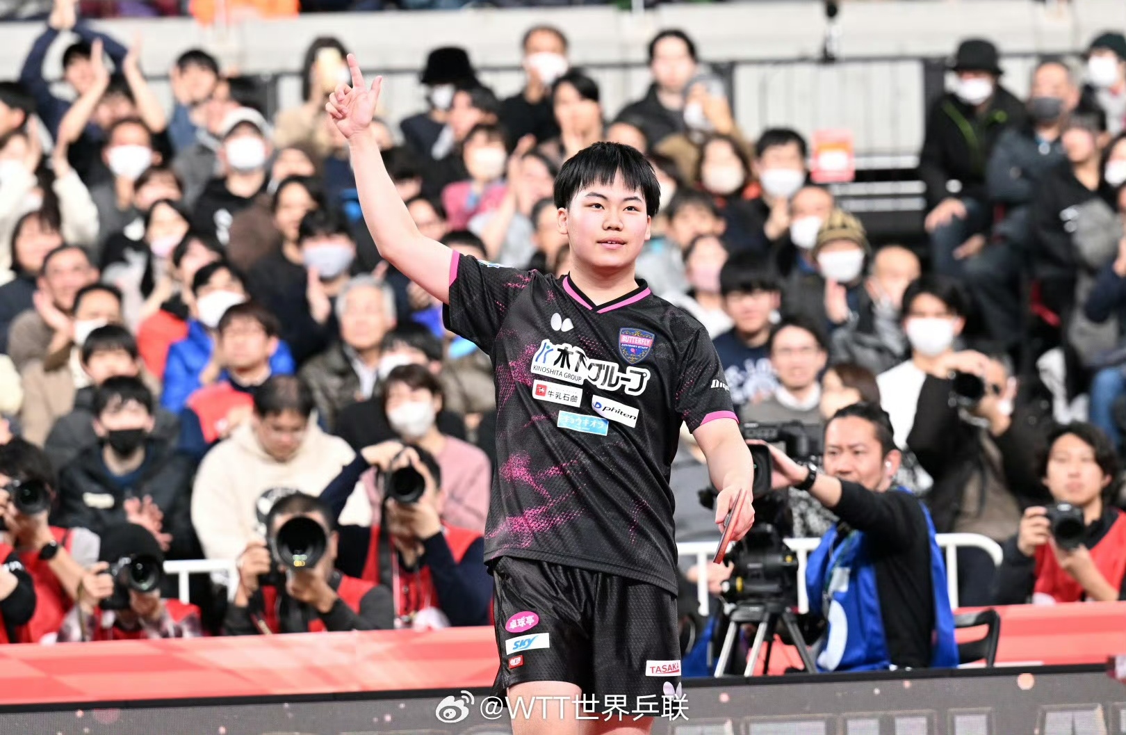 日本游泳选手创下新纪录,夺得冠军 日本游泳选手创下新纪录,夺得冠军