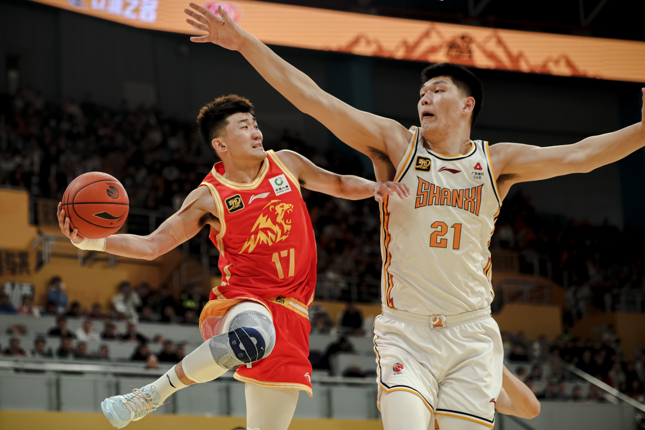 广厦男篮客场大胜北控队，实现白刃战胜的简单介绍