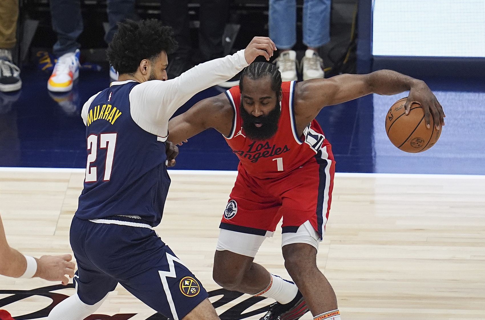 NBA热火队出击掘金队，谁会笑到最后