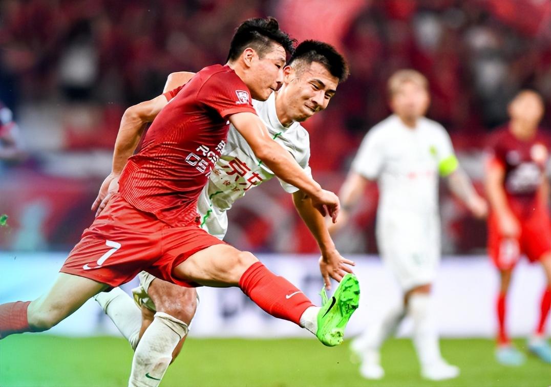 北京国安紧咬辽宁队，争夺胜负直到最后一秒的简单介绍