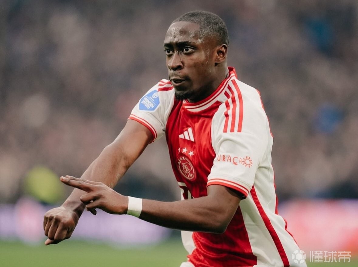 关于阿贾克斯赢得罗马，表现出众的团队合作精神的信息