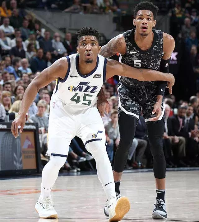 爵士轻取马刺英格尔斯亮相的简单介绍