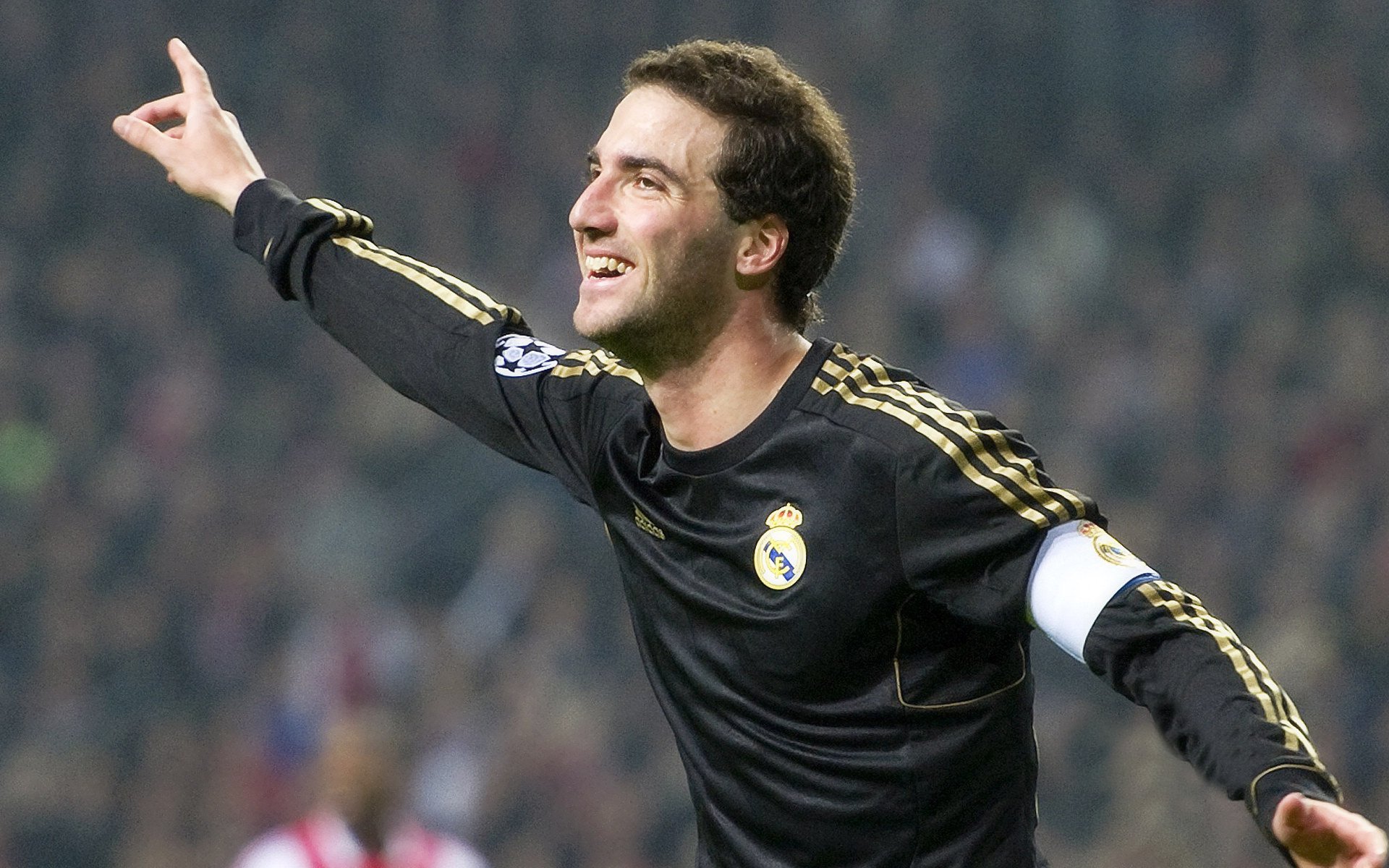 北欧风暴席卷斯坦福桥,莱万关键一击,挪威新星掀翻蓝军霸权